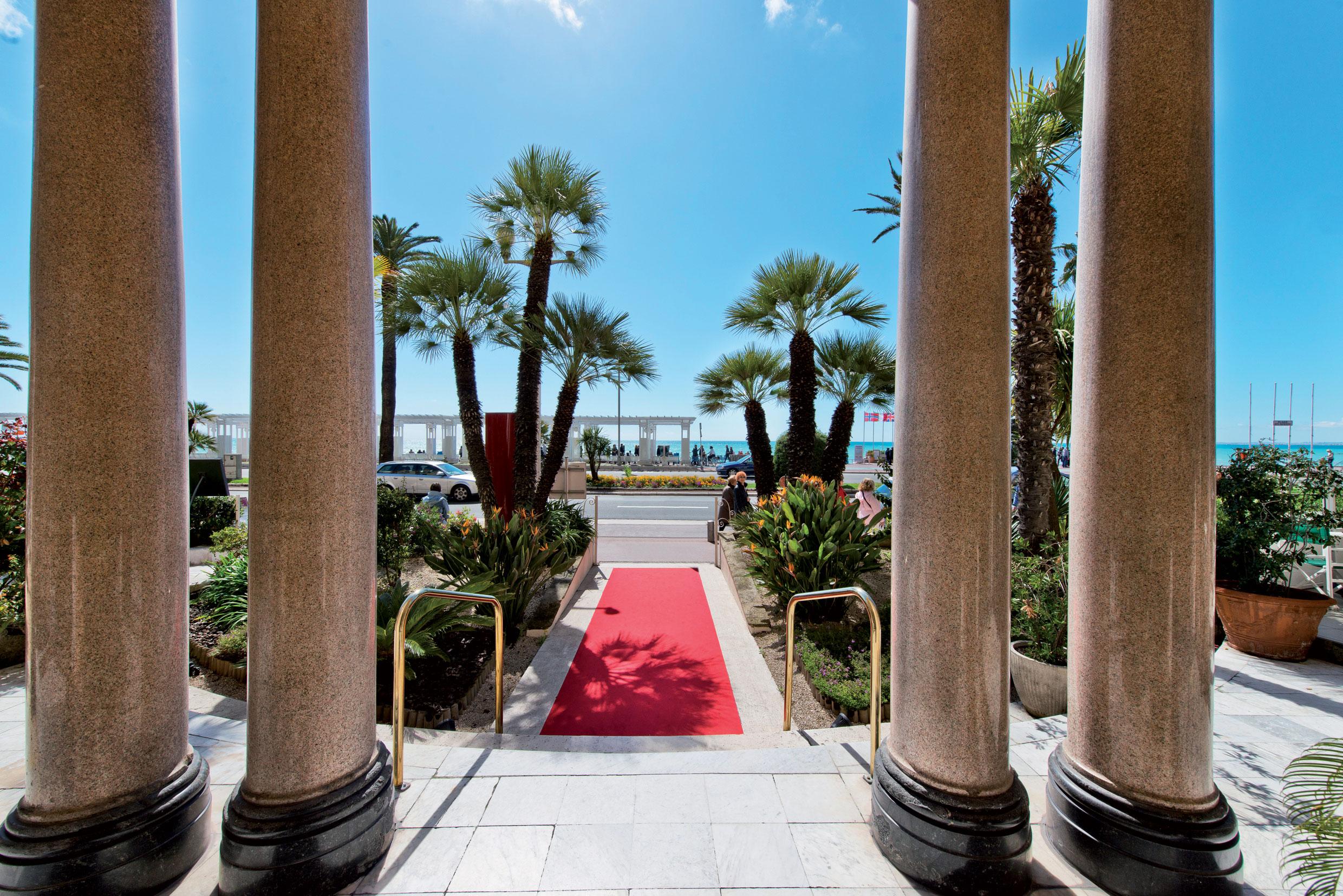 Le Royal Promenade Des Hotel