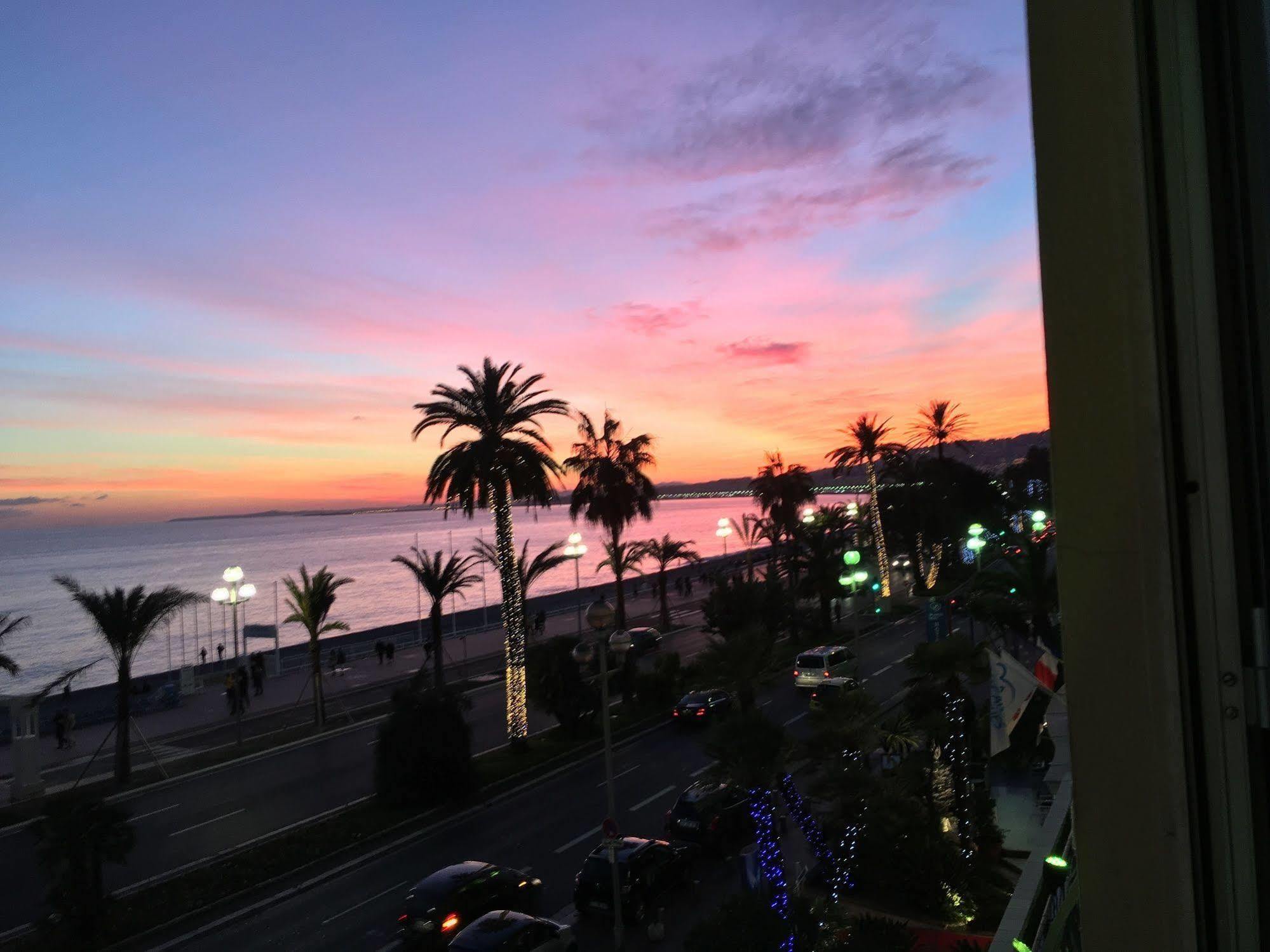 Hotel Le Royal Promenade Des 3*