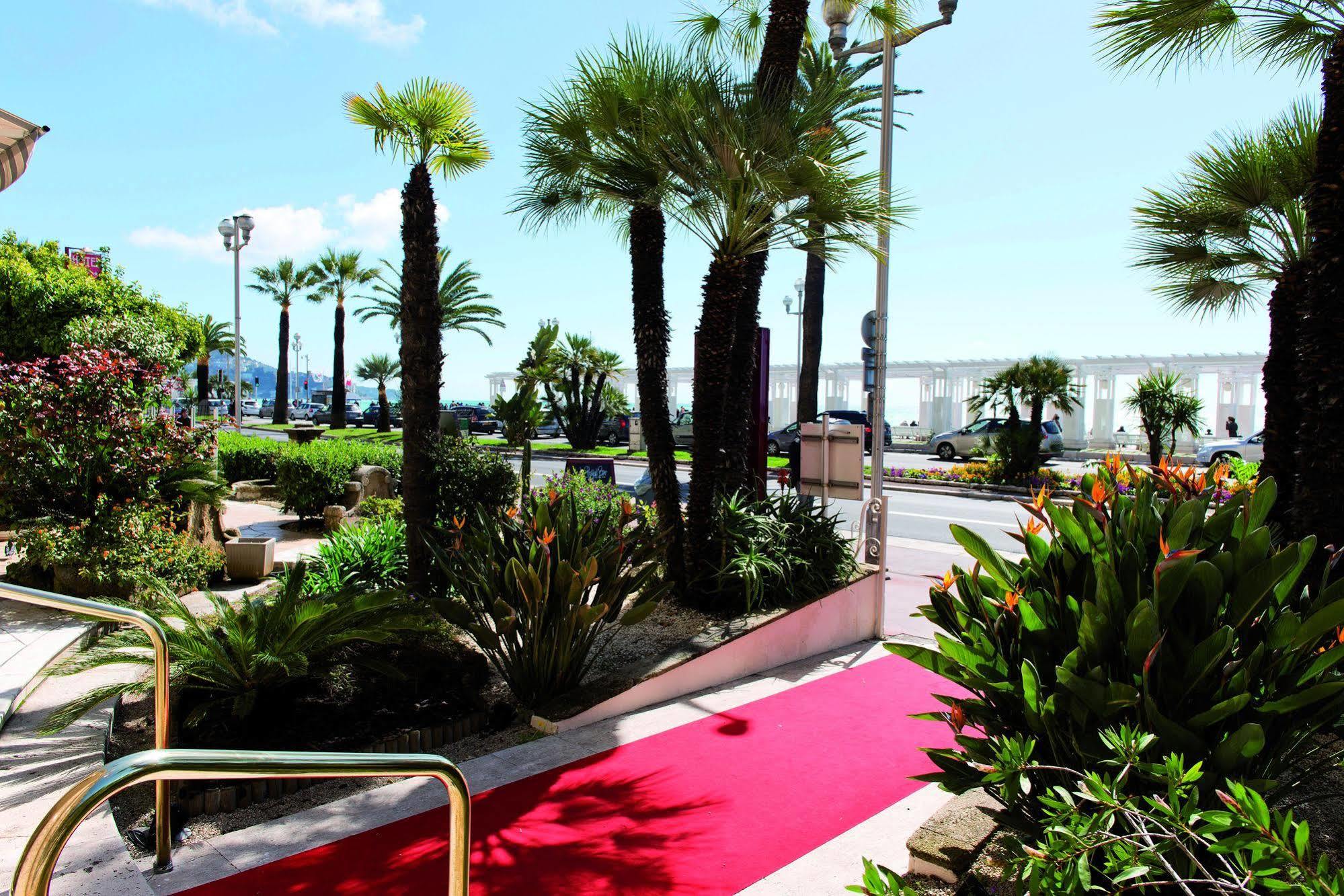 Le Royal Promenade Des 3*